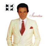 Album cover of Secretos by José José, featuring the singer in a cream suit.